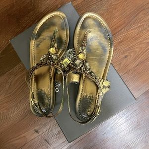 Vince Camuto thong sandal